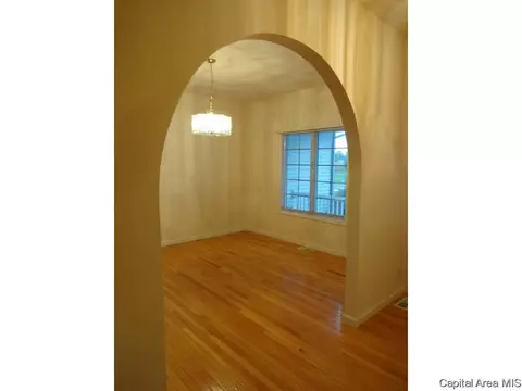 2425 Shabbona Dr, Springfield, IL 62702 photo 3