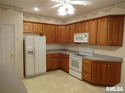 2425 Shabbona Dr, Springfield, IL 62702 photo 8