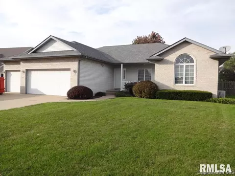 2425 Shabbona Dr, Springfield, IL 62702 photo 1