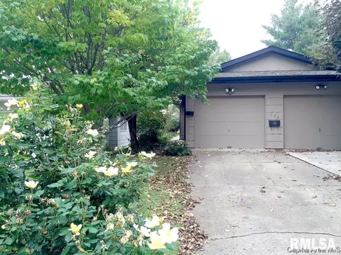 139 N Douglas, Springfield, IL 62702 photo 3
