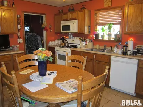 201 Sangamon Ave, Springfield, IL 62702 photo 3