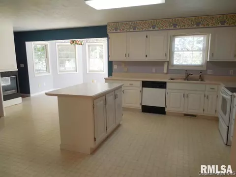 8220 Hunt, Springfield, IL 62712 photo 2