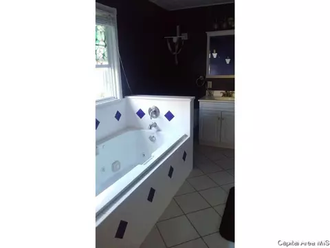 1428 Berwick Rd, Berwick, IL 61417 photo 6