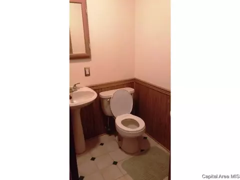1428 Berwick Rd, Berwick, IL 61417 photo 7