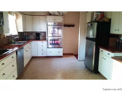 1428 Berwick Rd, Berwick, IL 61417 photo 2