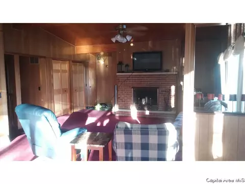 1428 Berwick Rd, Berwick, IL 61417 photo 16