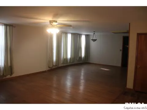 109 N State, Springfield, IL 62702 photo 4