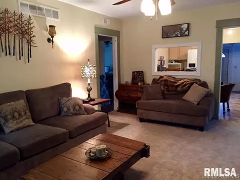 2551 Yale Blvd, Springfield, IL 62703 photo 4