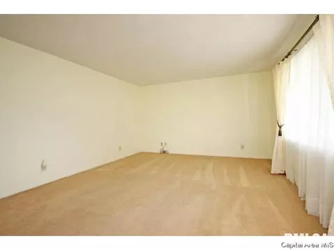 32 Scarlet, Springfield, IL 62704 photo 4