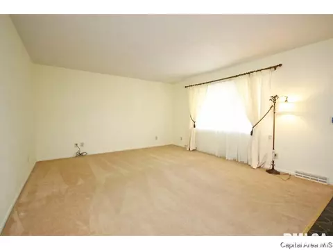 32 Scarlet, Springfield, IL 62704 photo 3