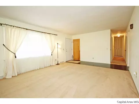 32 Scarlet, Springfield, IL 62704 photo 2