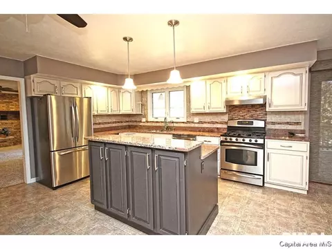 43 Frontier Lake Dr, Springfield, IL 62707 photo 3