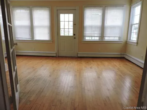 123 E Adams St, Greenview, IL 62642 photo 7