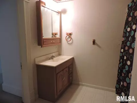 123 E Adams St, Greenview, IL 62642 photo 17