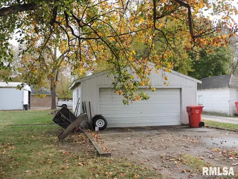 123 E Adams St, Greenview, IL 62642 photo 4