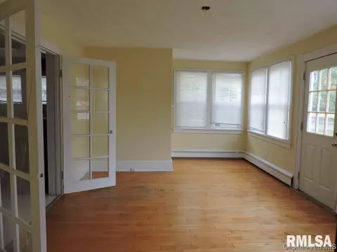 123 E Adams St, Greenview, IL 62642 photo 6