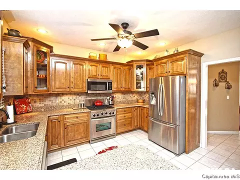 2717 Tartan Way, Springfield, IL 62711 photo 8