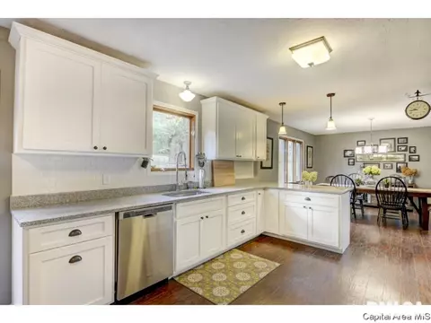 3808 W Bluffs Rd, Springfield, IL 62711 photo 9