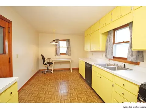 523 Wood Ave, Springfield, IL 62702 photo 8