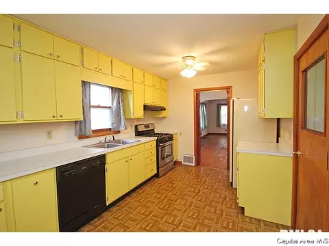 523 Wood Ave, Springfield, IL 62702 photo 6