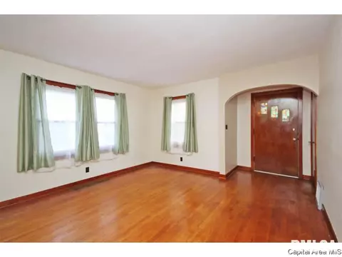 523 Wood Ave, Springfield, IL 62702 photo 3