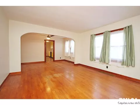 523 Wood Ave, Springfield, IL 62702 photo 4
