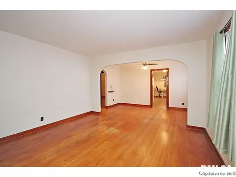 523 Wood Ave, Springfield, IL 62702 photo 5