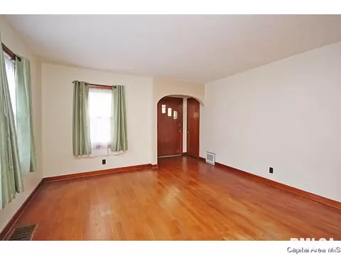 523 Wood Ave, Springfield, IL 62702 photo 2