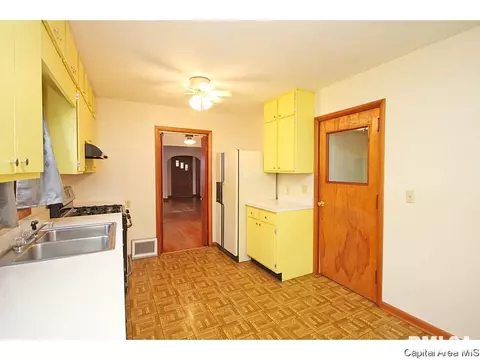 523 Wood Ave, Springfield, IL 62702 photo 9