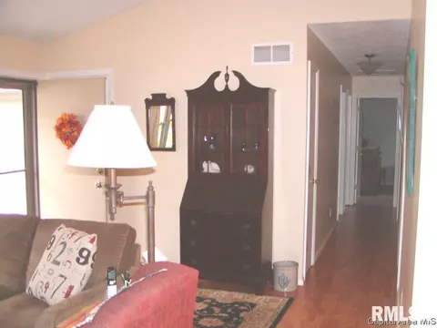 200 Glasgow Dr, Springfield, IL 62702 photo 5