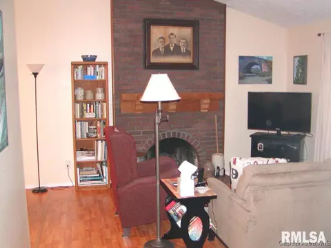 200 Glasgow Dr, Springfield, IL 62702 photo 6