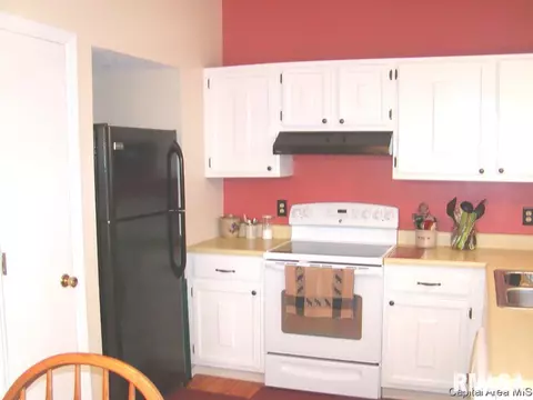200 Glasgow Dr, Springfield, IL 62702 photo 8