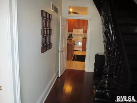 1141 N 5th St, Springfield, IL 62702 photo 2