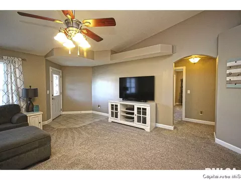 448 Chris Dr, Springfield, IL 62711 photo 5