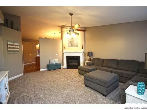 448 Chris Dr, Springfield, IL 62711 photo 3