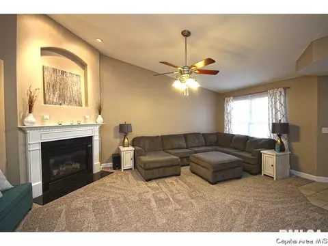 448 Chris Dr, Springfield, IL 62711 photo 4