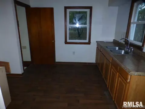 2241 S 13th St, Springfield, IL 62703 photo 4