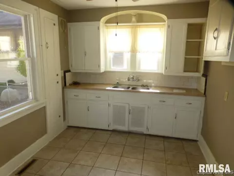 2418 Yale Blvd, Springfield, IL 62703 photo 6