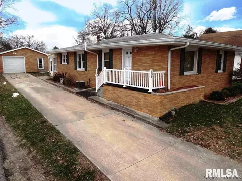 608 E Spaulding St, Riverton, IL 62561 photo 1