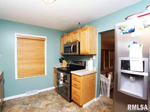 608 E Spaulding St, Riverton, IL 62561 photo 8