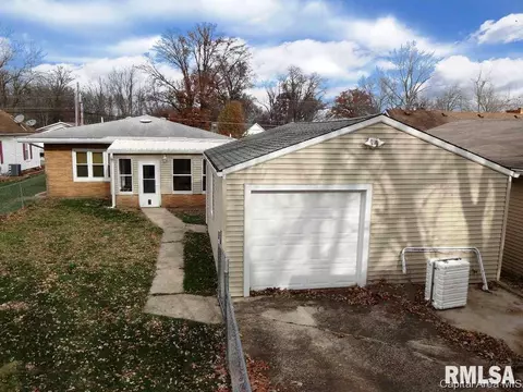 608 E Spaulding St, Riverton, IL 62561 photo 2