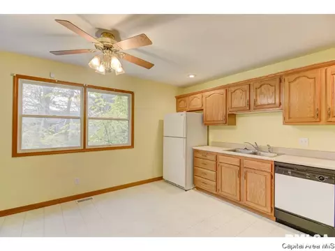 5100 Deerwood Lk, Springfield, IL 62703 photo 6