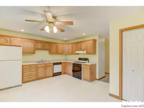 5100 Deerwood Lk, Springfield, IL 62703 photo 7