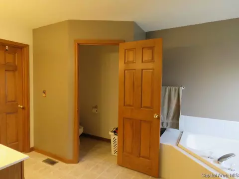 5221 Manhattan Dr, Springfield, IL 62711 photo 13