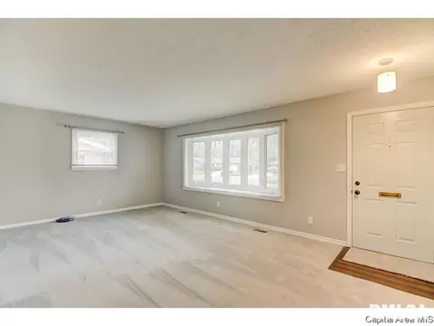3160 Elmhurst, Springfield, IL 62704 photo 2
