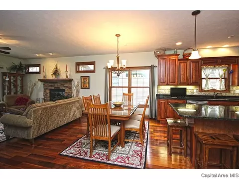2210 Charlack Ave, Springfield, IL 62704 photo 4