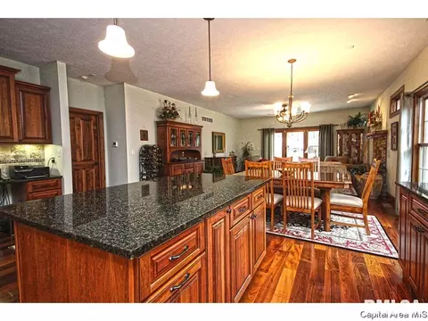 2210 Charlack Ave, Springfield, IL 62704 photo 8