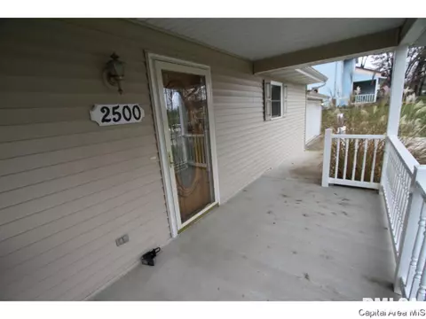 2500 Harbauer W, Springfield, IL 62702 photo 8