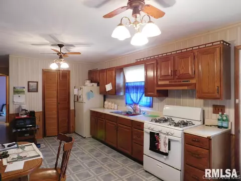 408 E Ctr, Loami, IL 62661 photo 7
