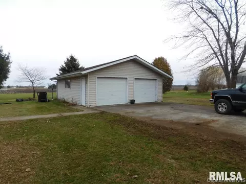 408 E Ctr, Loami, IL 62661 photo 4